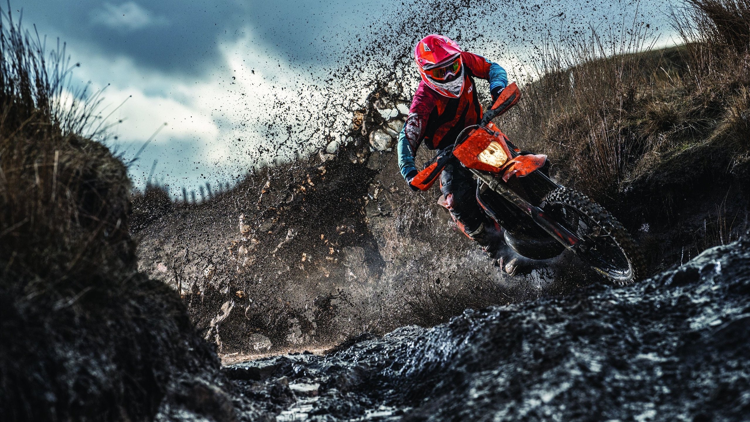 FB体育在线入口-赛道与球场的双重奏，当F1年度争冠焦点战遇上利物浦强行终结摩纳哥